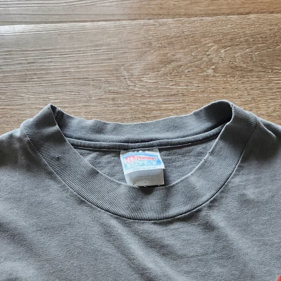 Vintage Gray Graphic Tee - Picture 6 of 7